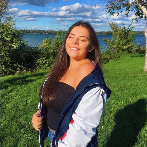 Meet your Posher, Hailee - Picture 1 of 1